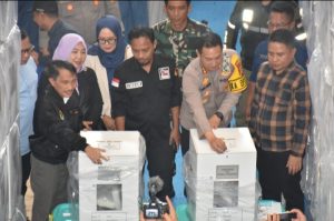 Ikuti Penyegelan Kotak Suara Pemilu, Bupati Nelson Apresiasi Bawaslu dan KPU