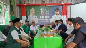 Datangi Markas PKB, Prof Rustam Serahkan Berkas Pendaftaran Penjaringan Cabup Gorontalo 2024-2029