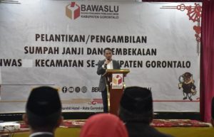 Hadiri Pelantikan Panwas Se-Kabupaten Gorontalo, Bupati Nelson: Pentingnya Memahami Tugas dan Fungsi Serta Aturan Yang Berlaku Bagi Para Panwas