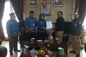 Dokumen 25 Caleg Terpilih Diserahkan KPU ke Pj Bupati Gorut