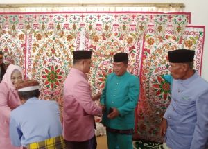 Purna Tugas Mantan Sekda Roni Sampir, Pemkab Gorontalo Gelar Prosesi Adat Modepito