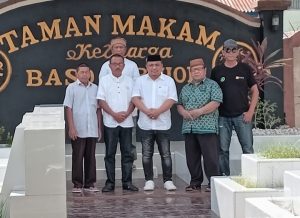 Berziarah ke Makam Mantan Bupati David Bobihoe, Ini Ungkapan dan Doa Hendra S. Hemeto