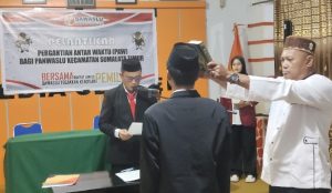 Ketua Bawaslu Gorut, Ronal Ismail Resmi Melantik PAW Panwascam Sumalata Timur