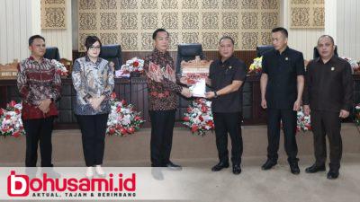 Wali Kota Caroll Sampaikan LKPJ 2024 ke DPRD