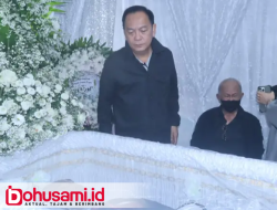 Melayat, Wali Kota Caroll Sampaikan Duka ke Keluarga Mandagi-Pontoh