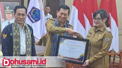 Terbaik dalam Program KB, Tomohon Terima Penghargaan