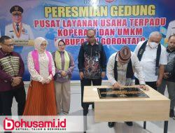 Majukan Perekonomian Daerah, Bupati Sofyan Resmikan PLUT-UMKM