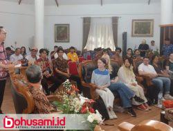 Wali Kota Caroll Sambut Kunjungan Mahasiswa Australia di Tomohon