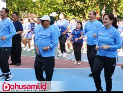 Di Tomohon, Menteri Abdul Mu’ti Senam Bersama Wali Kota Caroll, Wawali Sendy dan Siswa
